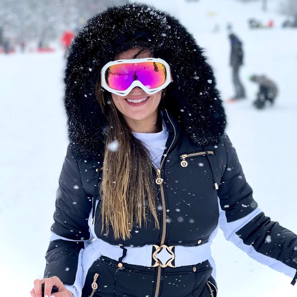 Beautiful and chic skinny ski suit.
